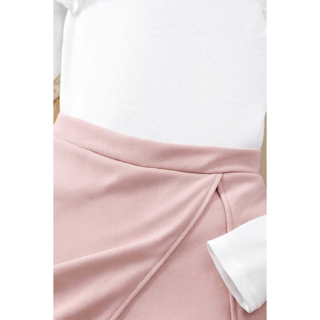 Short Saia em Suede + Blusa Ribana/Canelada