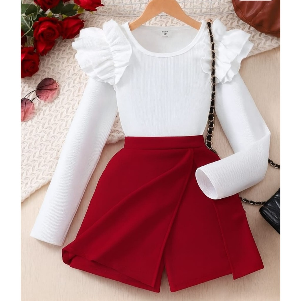 Short Saia em Suede + Blusa Ribana/Canelada